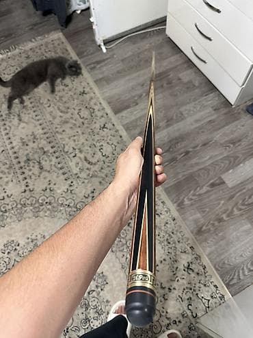 Бассейны: Бильярдный кий (разборный)

Н. Рой

39.000 — 1