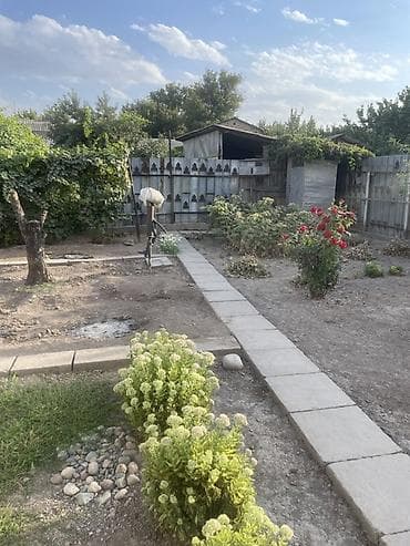 Кыймылсыз мүлк: Дом с участком. Г Бишкек Ул. Мусоргского 14а. Район — 5