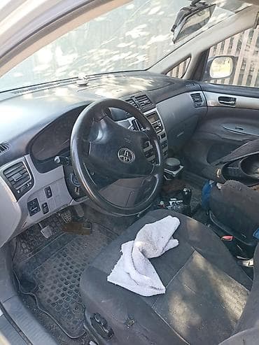бар авто: Toyota Avensis Verso: 2003 г., Универсал — 5