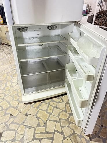 витринные морозилки: Холодильник с верхней морозильной камерой, двухкамерный. Особенности — 5