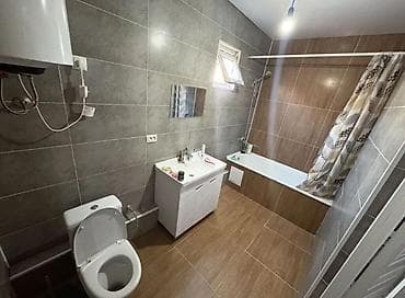 Үйлөр: 🏠 Продаётся 6-комнатный дом 161 м² с дизайнерским ремонтом, район — 8