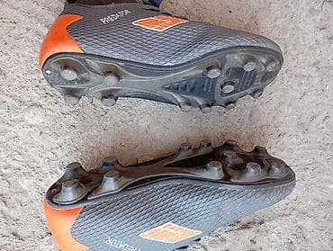 обувь для футбол: Футбольные бутсы с шипами FG для натурального газона. размер примерно — 4