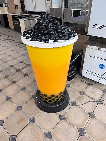 Изготовление рекламных конструкций: Напольная рекламная фигура «Бабл-ти» (большой стакан с шариками — 2