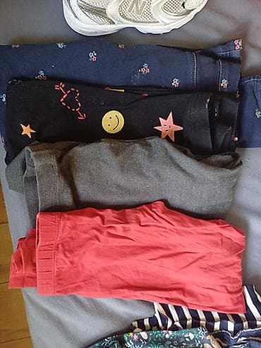 бесплатна: Отдаю вещи в хорошем состоянии для девочки 6-7 лет, платья, брюки — 6