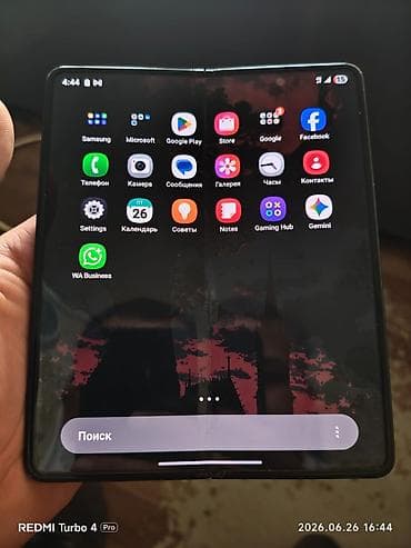 экран: Samsung Galaxy Z Fold 3, Б/у, 256 ГБ, цвет - Черный, 1 SIM, eSIM — 1