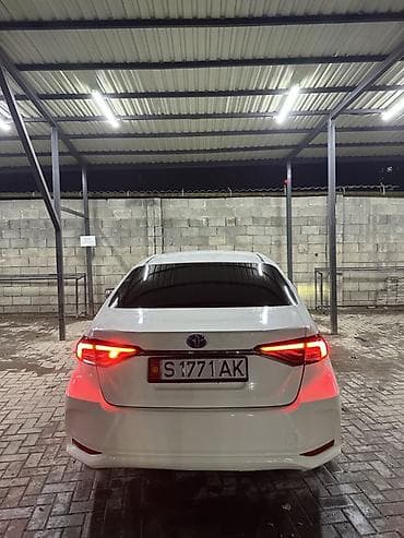 byd plus: Toyota Corolla: 2019 г., 1.8 л, Вариатор, Гибрид, Седан — 4