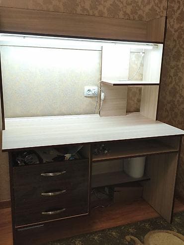 study lamp: Продаю парту парта б/у в хорошем состоянии !!! нет верхнего ящика — 1