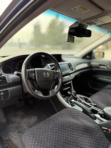 экономичный авто: Honda Accord: 2017 г., 2 л, Вариатор, Гибрид, Седан — 8