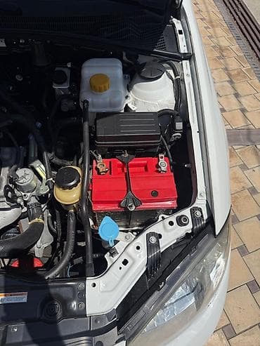 suzuki zz: Седан белого цвета, 4 двери. Передняя оптика с прозрачными фарами и — 10