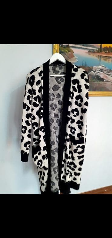 семейные одежды: Продаю новый кардиган длинный размер 50-52 осень весна цена 800 сом — 1