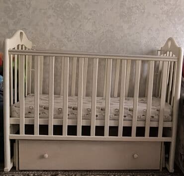 детская кровать 7 в 1: Детская кроватка с ящиком для хранения - Классическая деревянная — 1