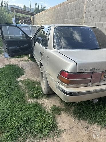 1221 2: Toyota Corolla: 1988 г., 1.5 л, Механика, Седан — 3