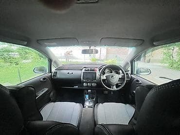 kia rio 2005: Срочно продаю Хонда фит обем 1,5 машина идеальнам состоянии без — 5