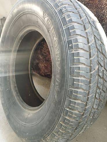 Продаю автомашину японская одна штука .Размер 265/70/16 цена 3300