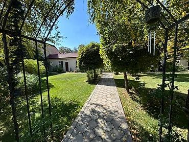 8: Аренда офисов, 540 м², В частном доме, С видом на горы, С отдельной кухней, С отдельным входом — 9
