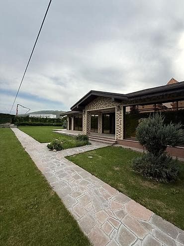 дом алабыз: Продается дом 📍 Адрес: Киргизия, ул. Самойленко (новый Белый дом) 📐 — 1