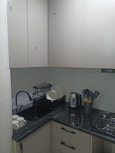 суточный квартира бишкек политех: 2 бөлмө, Унаа токтотуучу жай, Жайлашуу күнү-түнү, Алдын ала ээлөө — 5