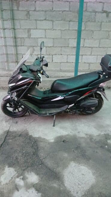 обучение мотоцикл: Макси-скутер/мотоскутер с ветровым стеклом и защитным обвесом — 3