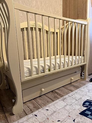 small table: Детская кроватка с маятниковым механизмом и выдвижным ящиком. - — 1
