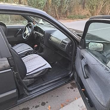 ош ишкаван: Volkswagen Passat: 1994 г., 0.2 - engine capacity л, Кол менен иштөөчү, Бензин, Седан — 6