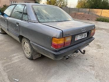 разбитые авто: Audi 100: 1989 г., 2 л, Механика, Бензин, Седан — 5