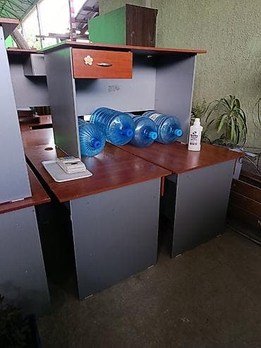 Офис эмереги: Офисные столы-стойки с перегородками - Модульная конструкция: рабочие — 2