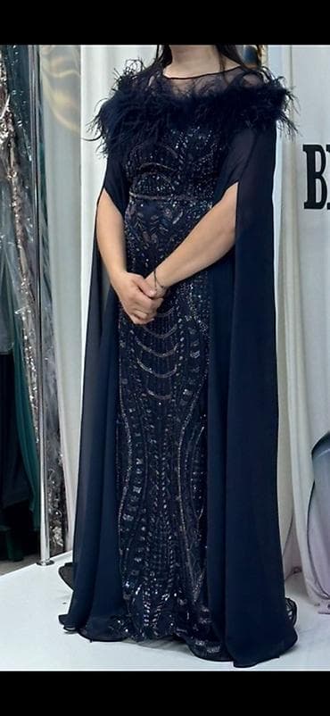 бальные вечерние платье: Вечернее платье в пол, цвет глубокий темно‑синий. Силуэт прилегающий с — 1