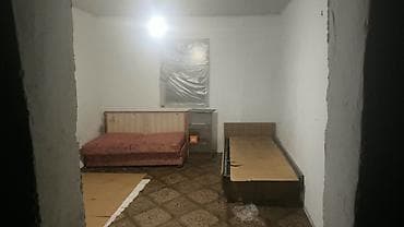 кушетка аренда: Комната с базовой меблировкой - Планировка: прямоугольная комната с — 1