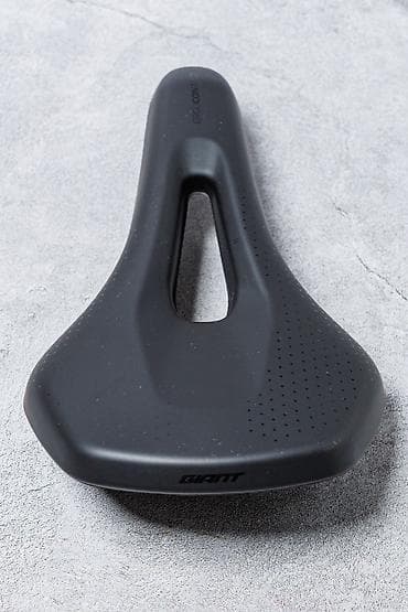 Велоаксессуары: Продам седло Giant Ergo Contact 260x150мм, в отличном состоянии. Есть — 2
