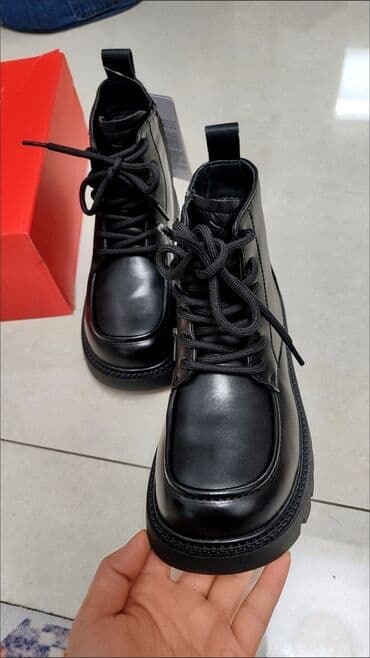 детская ортопедическая обувь: Ботинки для девочек качество отличное легкие размер 35 — 5