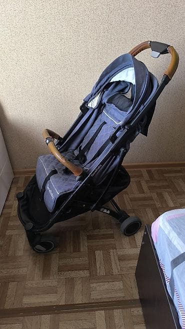 benebaby коляски: Прогулочная коляска BeneBaby (книжка) - Лёгкая и компактная, складной — 1