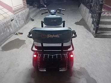 сукутер арзан: Электрический трёхколёсный скутер с тремя посадочными местами — 1