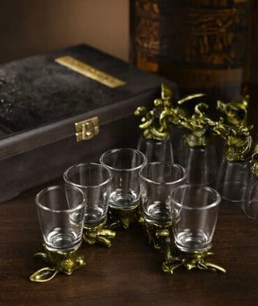 из серебра: • Набор : Кувшин и рюмки в чемодане. • Чемодан(экокожа имитация — 7