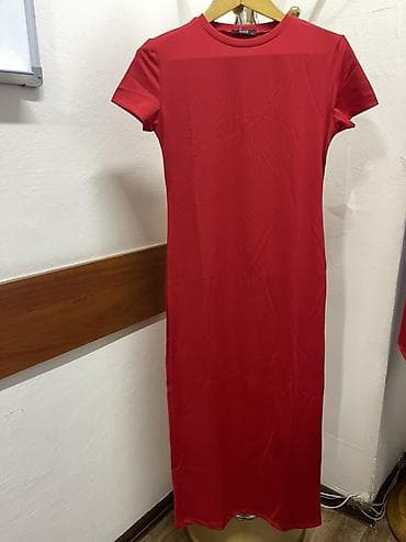 red centr: Платье-футляр трикотажное, красное. - Длина: миди (ниже колена) - — 2