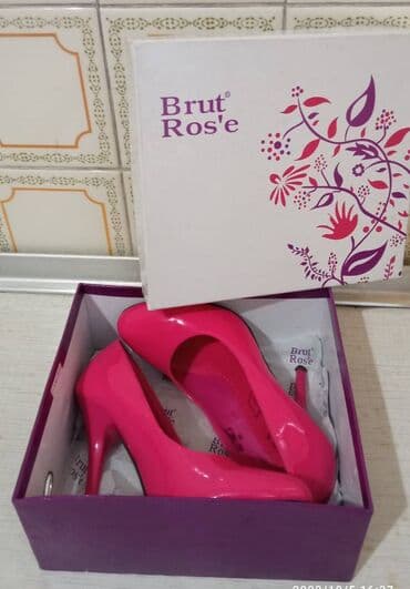 туфли беж цвет: Туфли женские, розовые, лаковые. Размер 36.
 Цена - 1600 сомов — 2