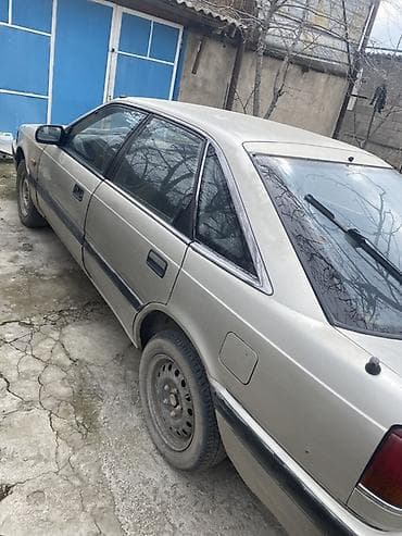124 унверсал: Mazda 626: 1985 г., Седан — 3