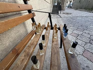 Личные вещи: Ароматические спреи и духи в компактных флаконах.Прямая поставка из — 1