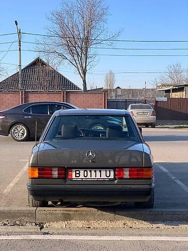190: Mercedes-Benz 190: 1985 г., 2 л, Механика, Бензин — 3