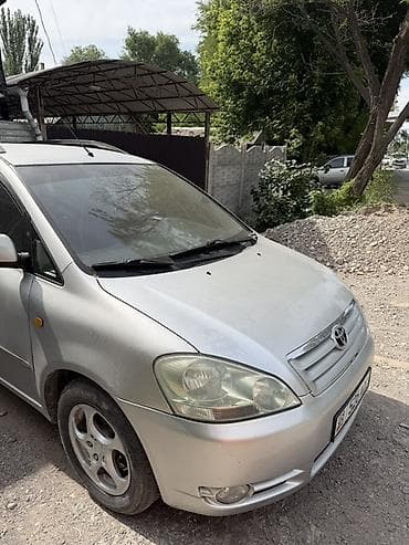 Toyota Avensis Verso: 2002 г., 2 л, Механика, Бензин, Минивэн — 5