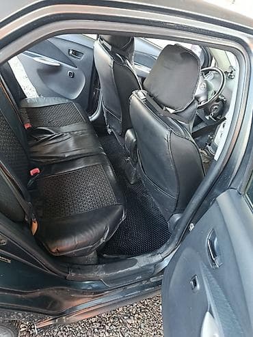 габарит: Toyota Yaris: 2006 г., 1.5 л, Автомат, Бензин, Седан — 6