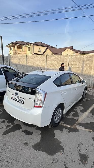 Продажа авто: Toyota Prius: 2011 г., 1.8 л, Вариатор, Гибрид, Хэтчбэк — 3