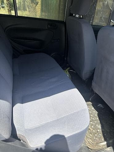 Унаа: Daihatsu Sirion: 2004 г., 1 л, Кол менен иштөөчү, Бензин, Хетчбек — 7