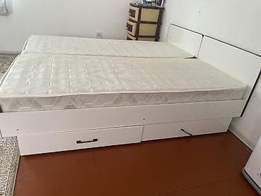 bunk bed: Двуспальная кровать с двумя отдельными матрасами и выдвижными ящиками — 1