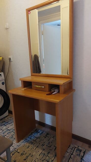 требуется помощь: Отдам даром полочку, а 2 тумбочки+трюмо отдам за 2000 Состояние очень — 3