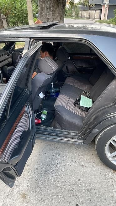 салон w124: Mercedes-Benz W124: 1987 г., 2.3 л, Механика, Бензин, Седан — 4