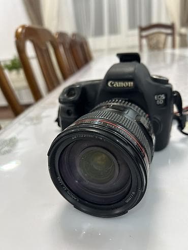 Фотоаппарат Canon EOS 6D с полнокадровой матрицей и объективом Canon