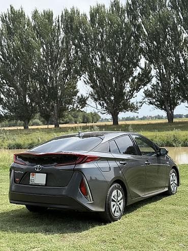 Toyota Prius: 2018 г., 1.8 л, Автомат, Гибрид, Хэтчбэк — 6