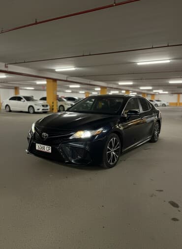 срочно продам авто в связи с переездом: Toyota Camry: 2020 г., Седан — 1