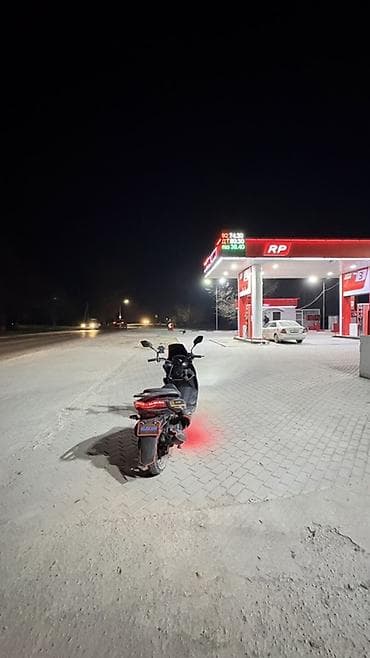 Скутеры: Макси-скутер 150 куб. см, Бензин, Б/у — 3