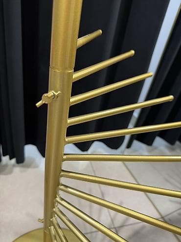 подставка для сережек: Напольная вращающаяся стойка‑органайзер для платков - Материал — 4